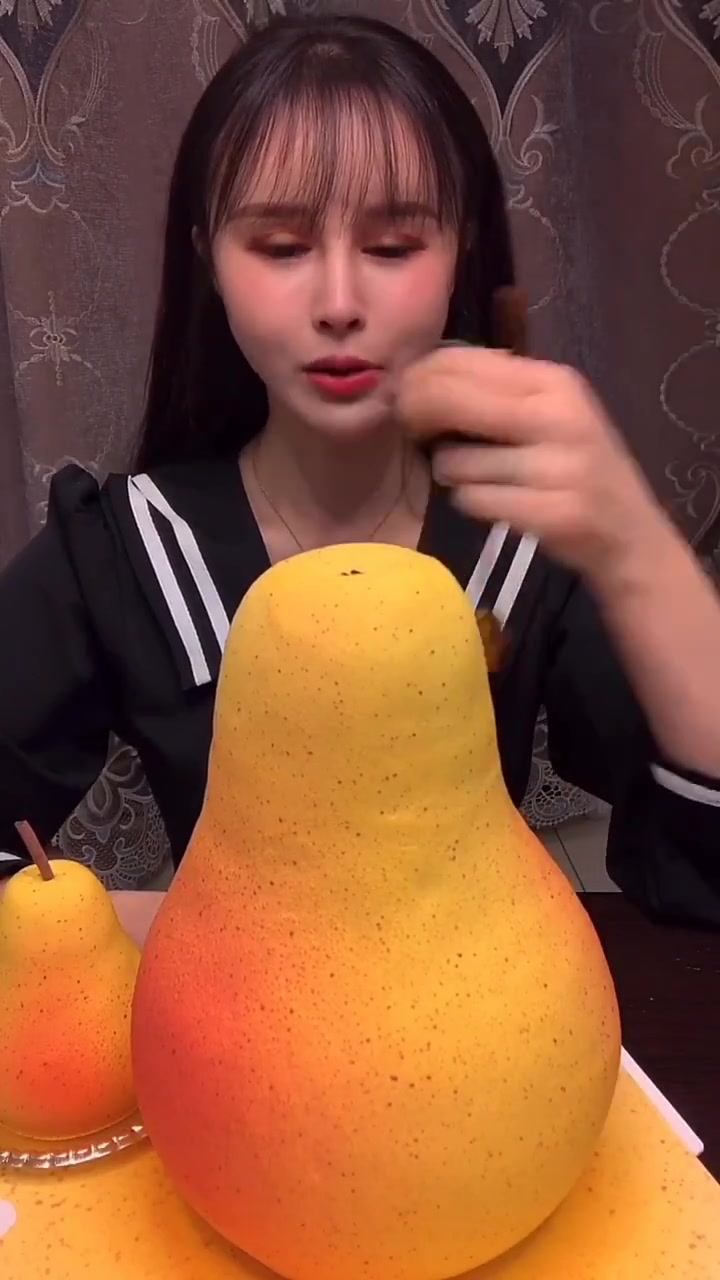 来吃不同种类的慕斯蛋糕