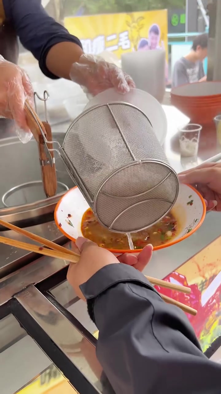 家人们，我们的羊肉粉好吃管饱哟！