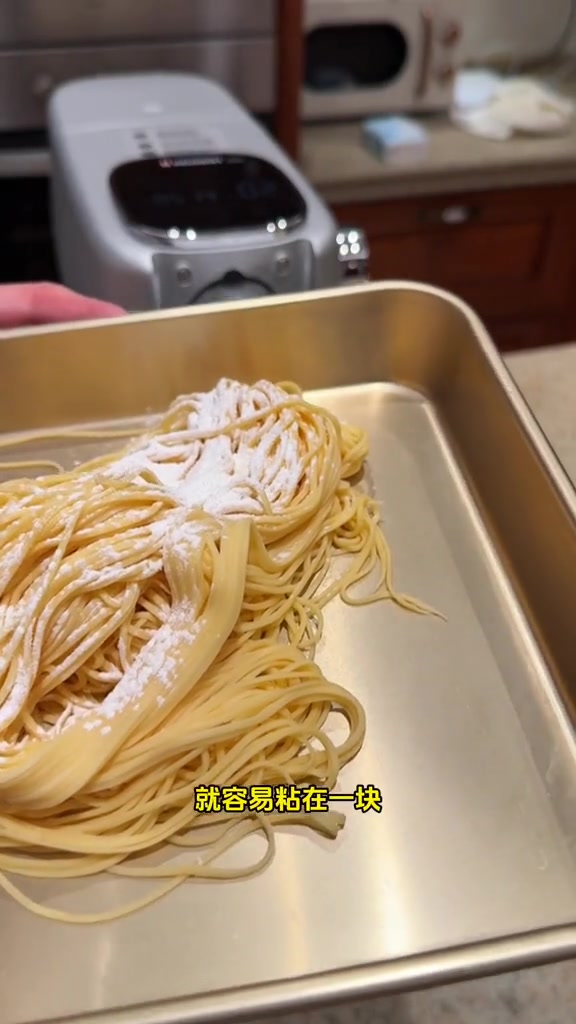 香菇炖鸡面的日常烹饪
