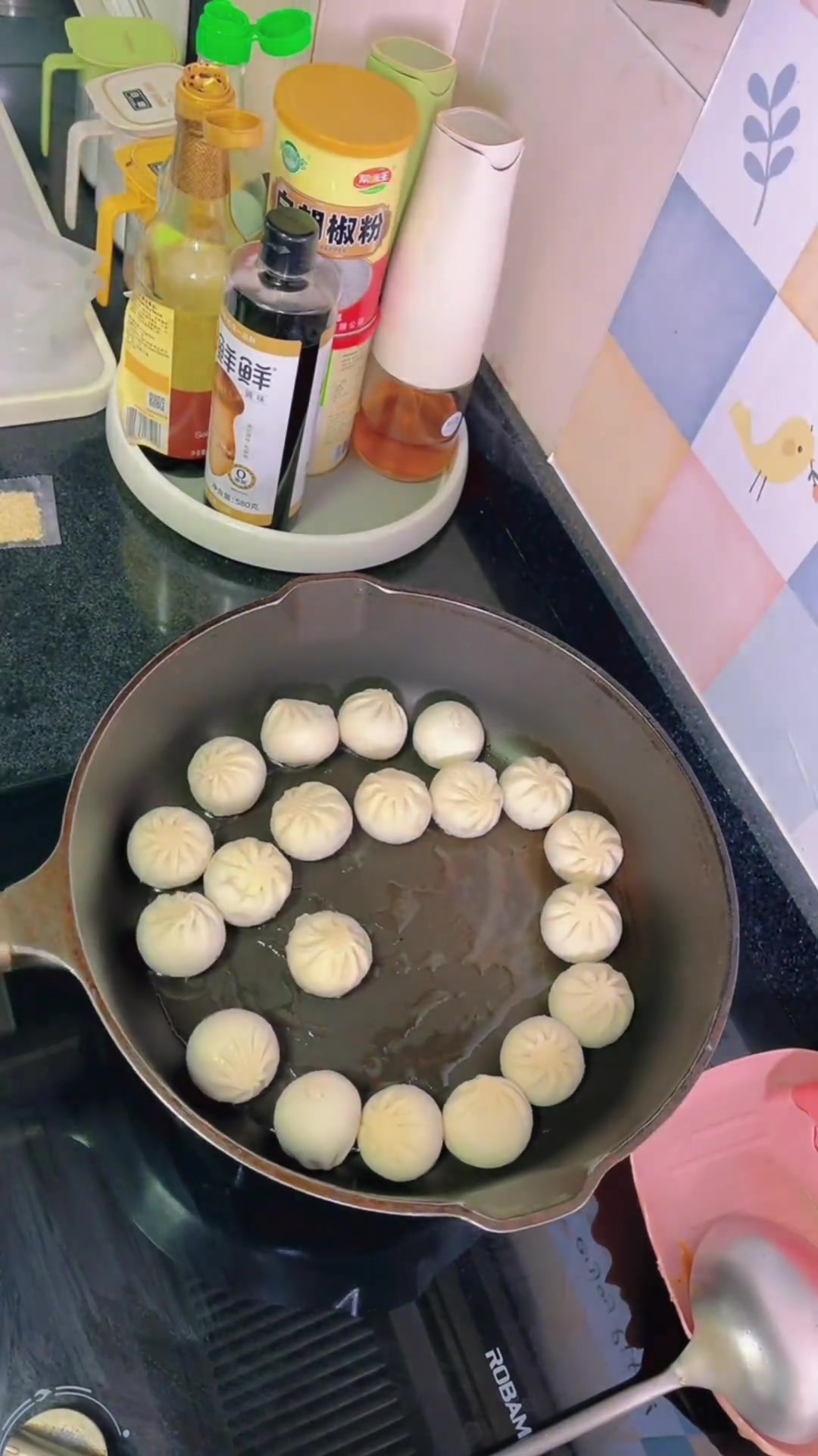 杨过一口生煎黑猪肉牛肉两种馅料爆汁