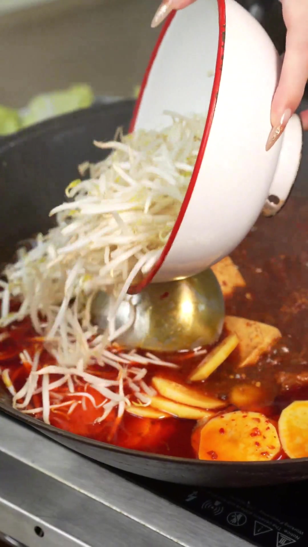 火锅这样做超好吃!麻辣排骨火锅,又麻又辣超入味!