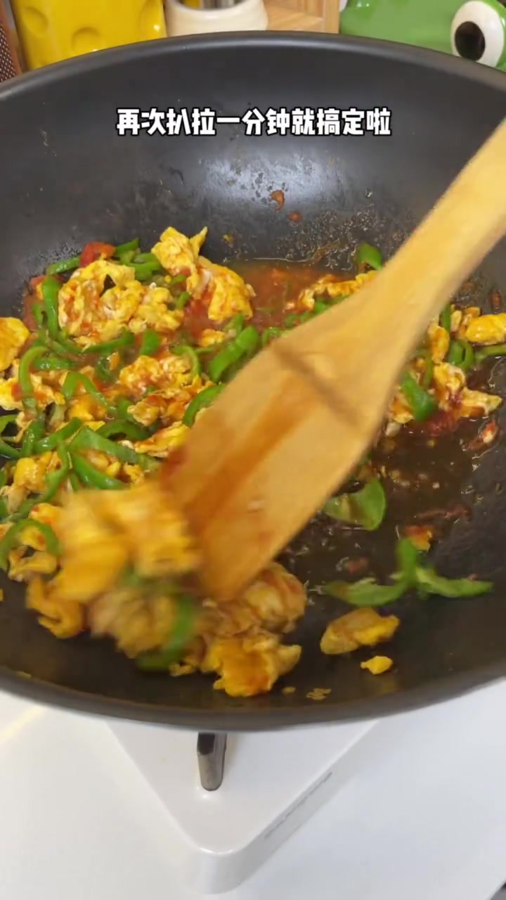 香香辣辣的辣椒鸡蛋盖饭，减脂期应该没人能拒绝吧！