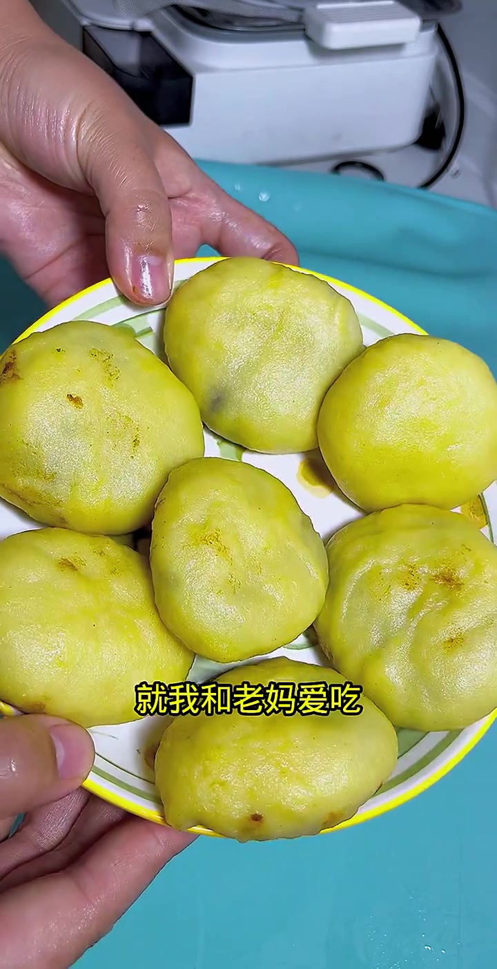 记录老妈生日快乐，亲手制作创意蛋糕，温馨庆祝难忘时光