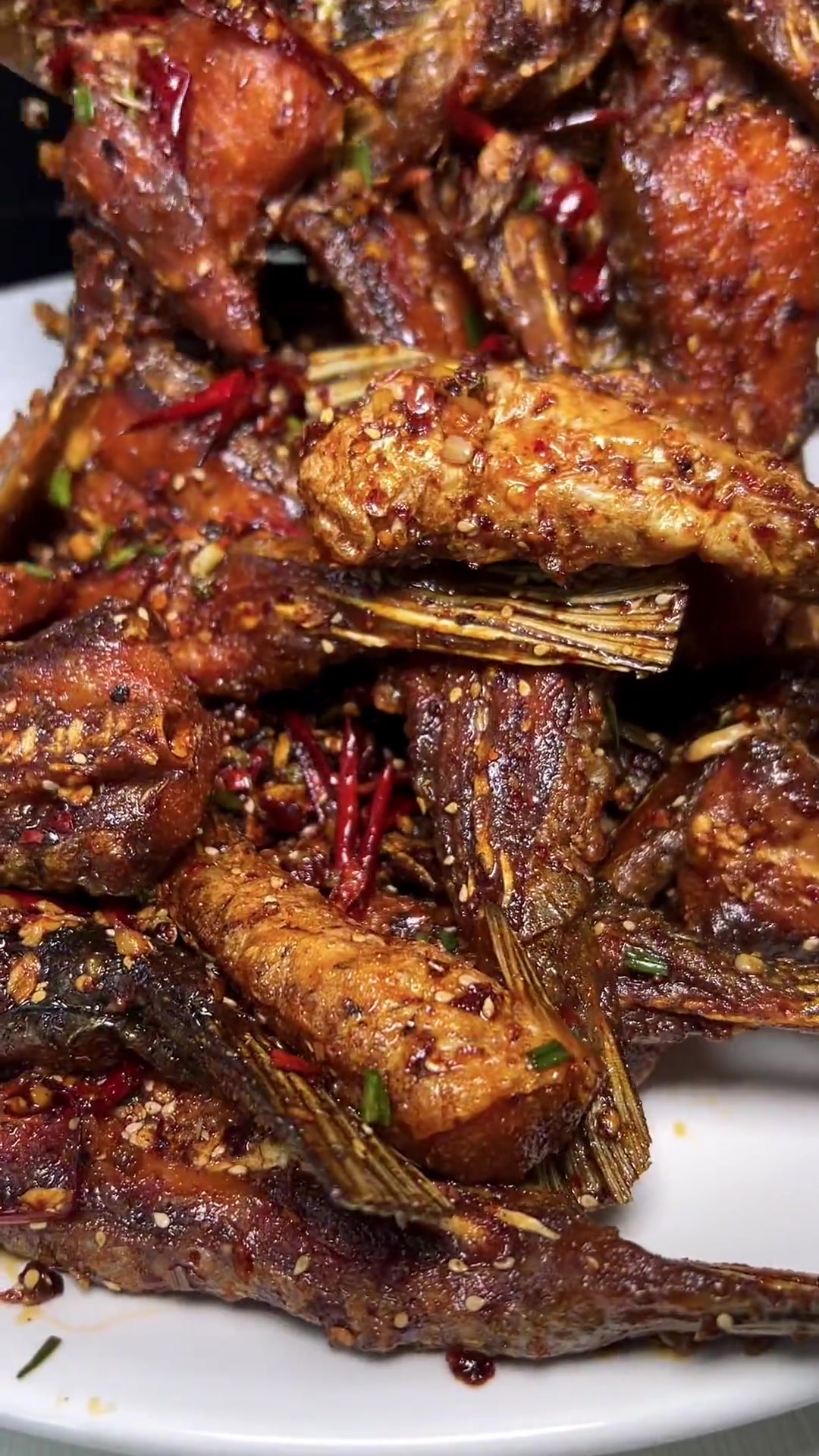 可以当零食吃的香辣鱼尾,越嚼越香,越吃越带劲,你们一次可以吃几个?