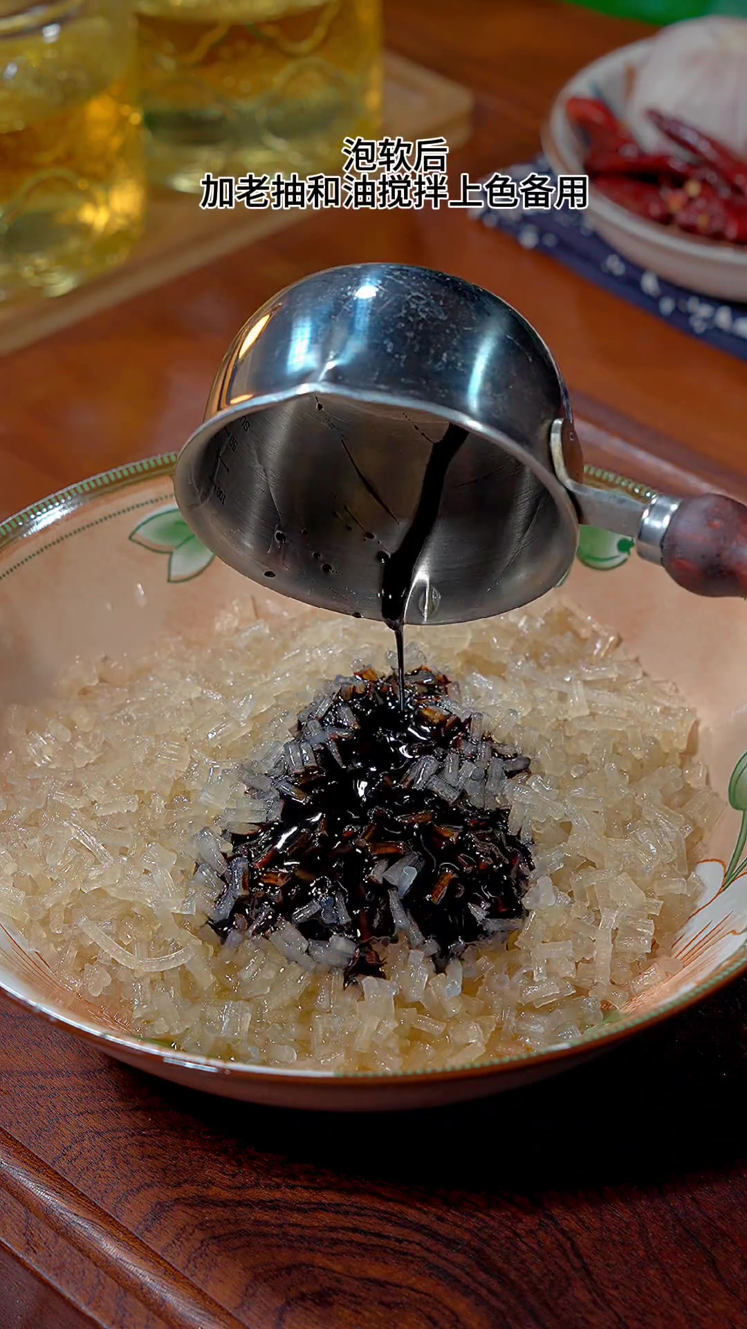 圆包菜饺子这样做，皮薄馅多，鲜香又美味。连不爱吃蔬菜的儿子都吃了一大碗