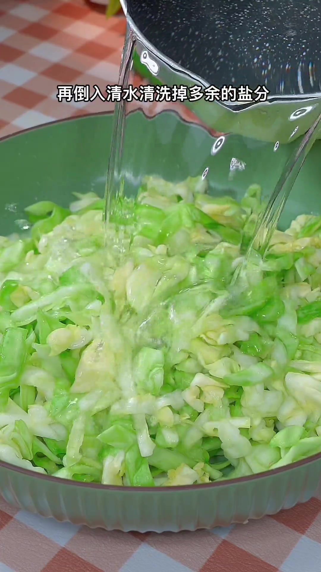 酸辣包菜这样做、清脆爽口又下饭