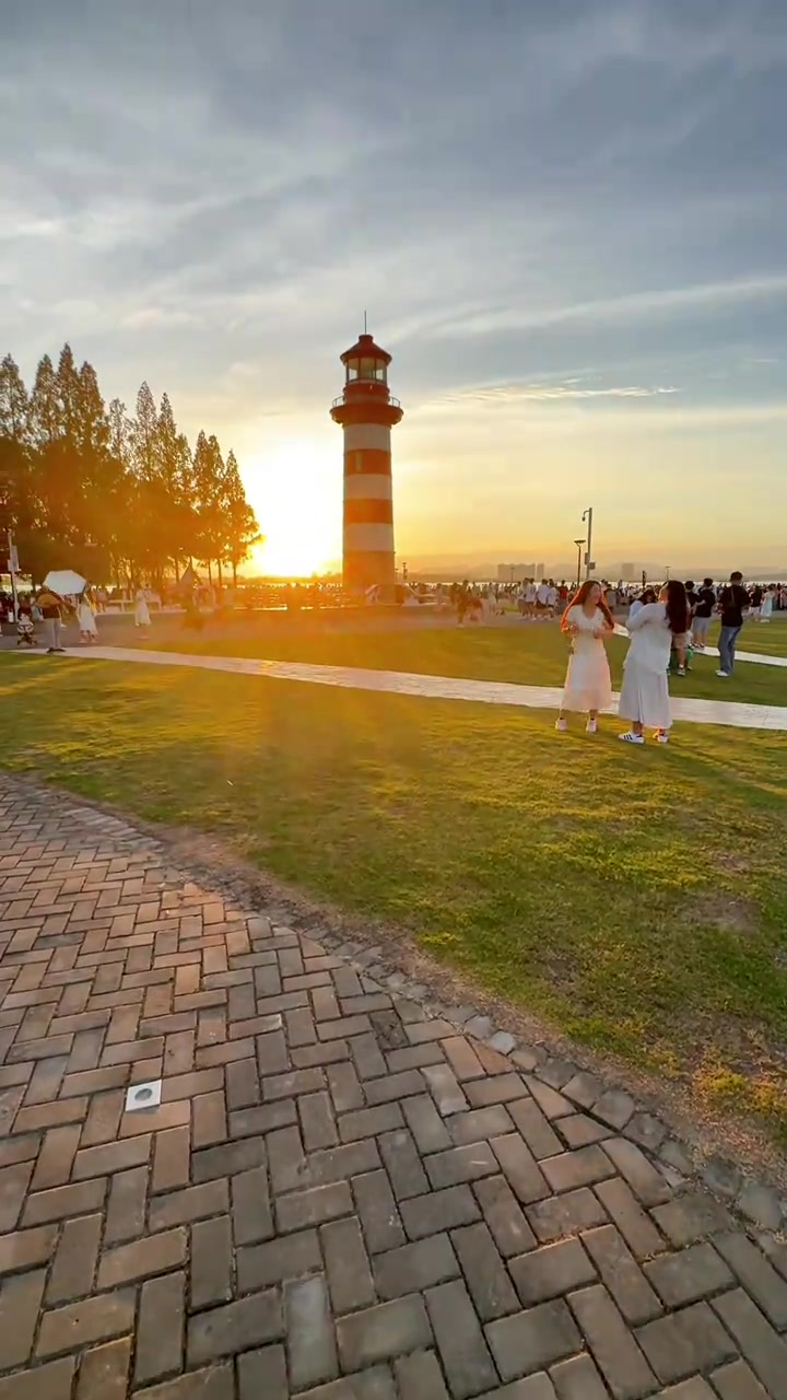 南京鱼嘴湿地公园真是个超级浪漫的地方，日落时分太美啦