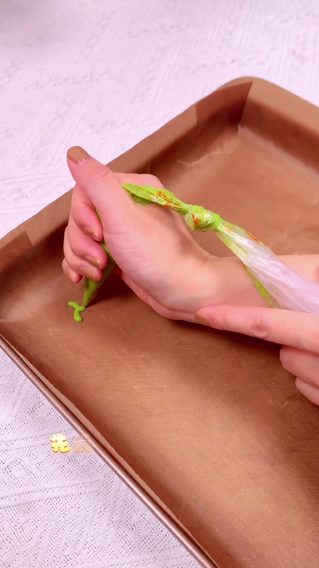 “柿柿如意”蛋糕卷刚好是柿子上市的季节，姐妹们可以一起做起来啦