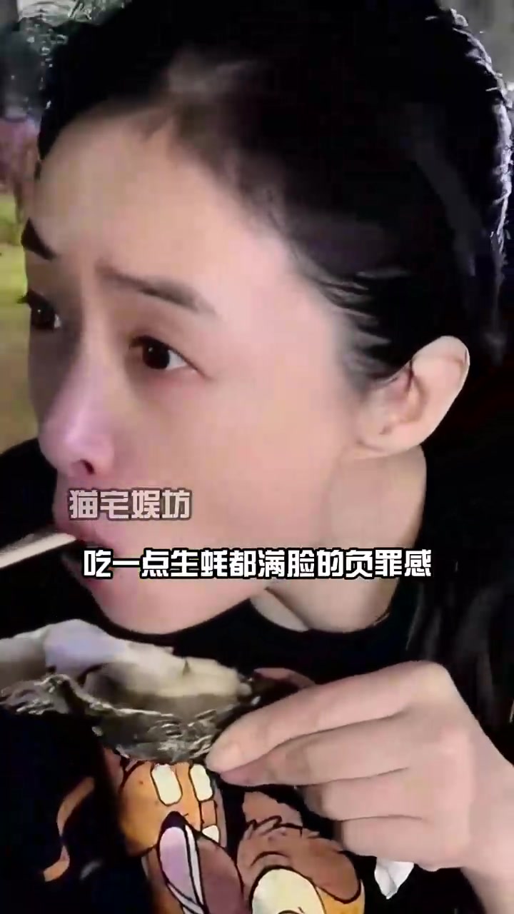 关晓彤生菜减肥法曝光!明星疯狂吃青菜的背后,身材管理竟如此残酷!