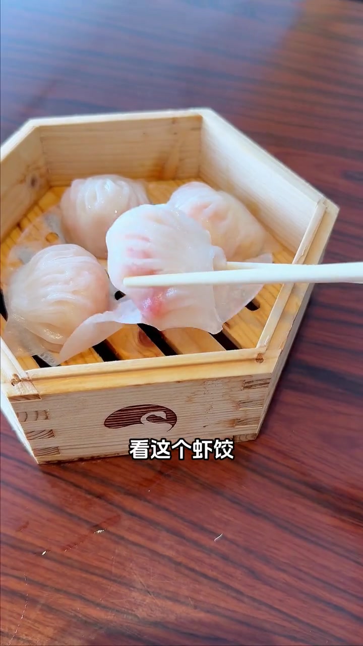 来广州city walk啦！白天鹅的早茶真好吃，沙面真的好像在国外度假
