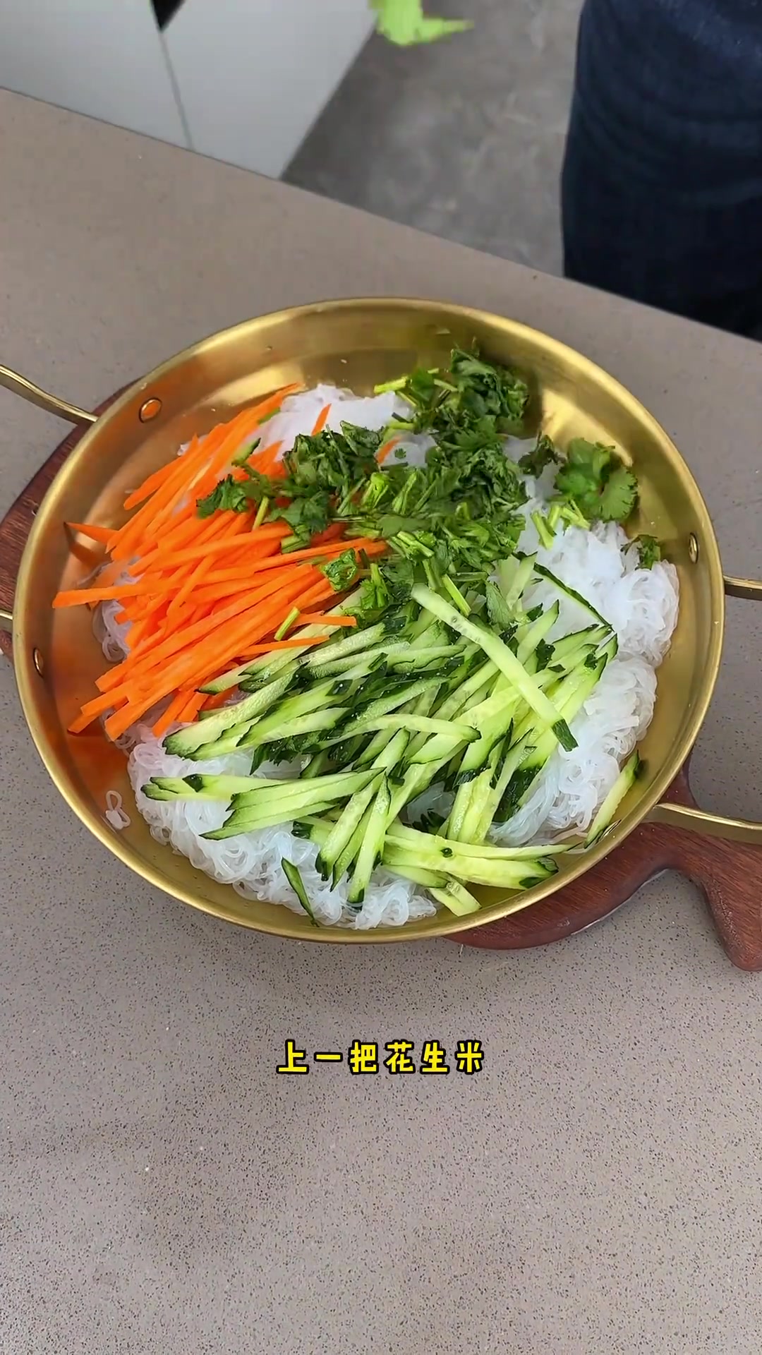 在家也能做出饭店水准的凉拌粉丝,用的就是龙口宴粉丝到手就是6包