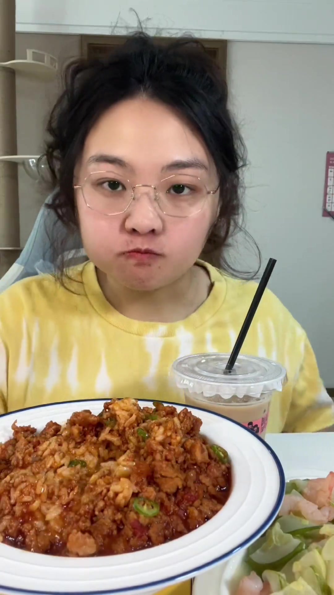 放纵快乐完也快掉下去啦,今日食谱:番茄肉末盖饭