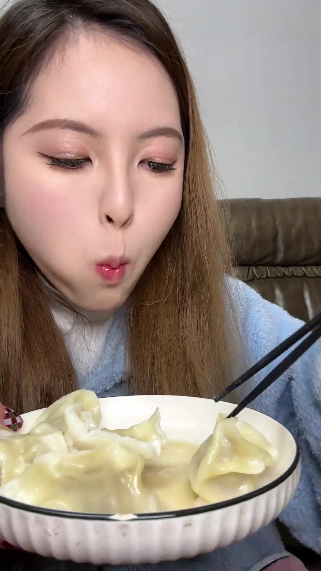 一天吃什么vlog奥利奥盒子、巧克力千层蛋糕、麻辣土豆