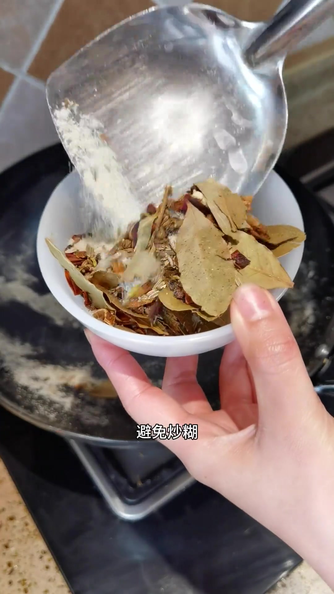 这个季节适合做风干腊鸡腿，蒸炖皆美味，做法超简单