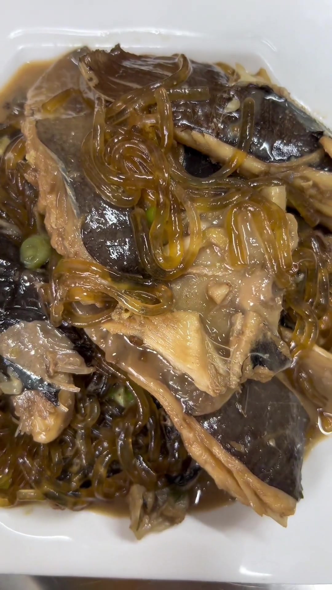 老板鱼炖粉条烀圈饼子,一口鱼一口饼溜鲜