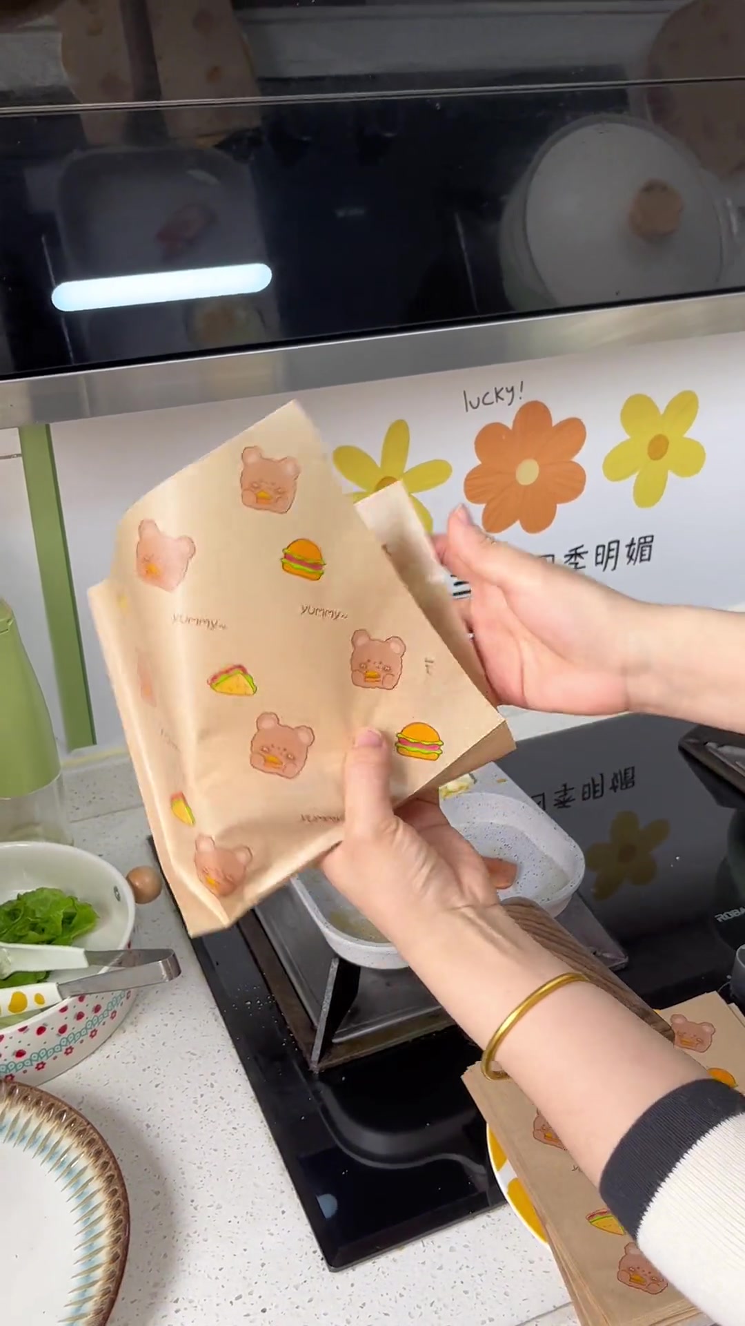 上班读书还是野餐的,用可爱包装袋装早餐三明治汉堡的,干净方便又好带,吃起来也优雅好看!