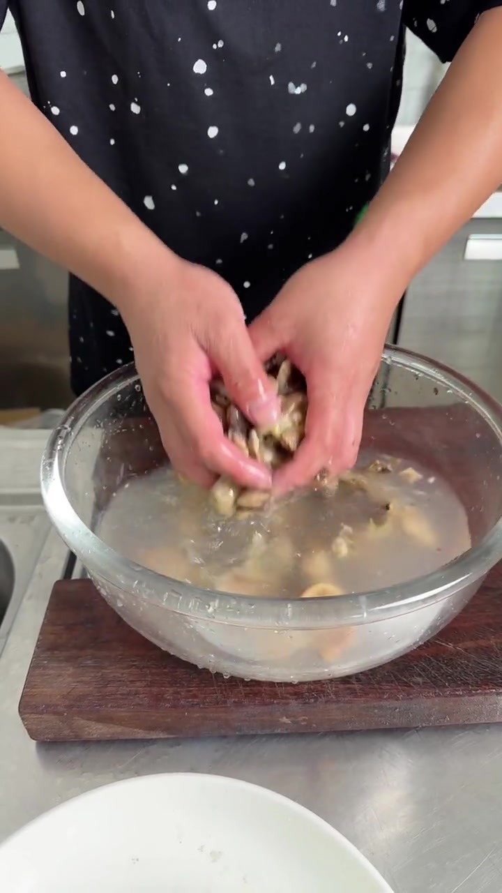 一道简单的酱爆猫眼螺,喜欢的收藏点个关注