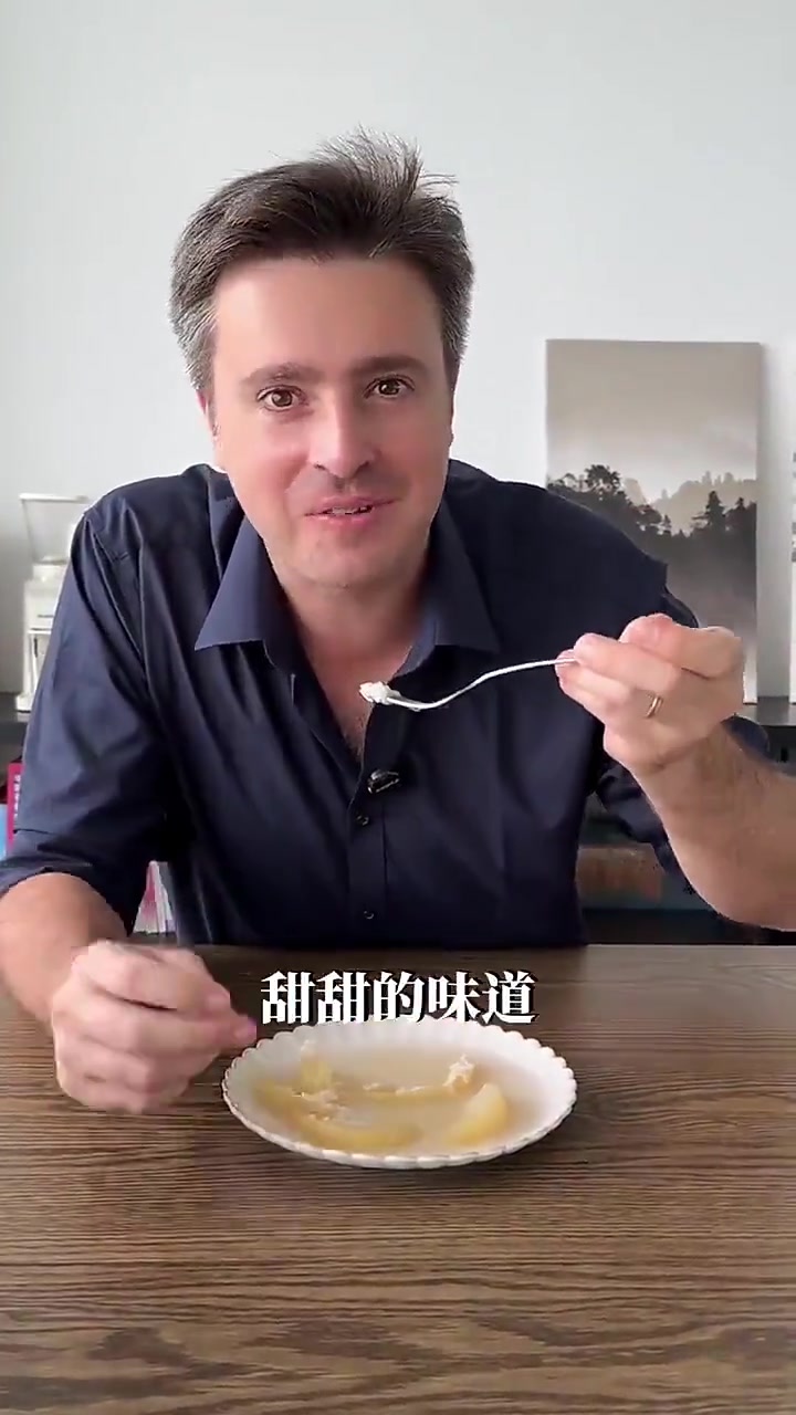 老外在中国:法国叔叔教你中西方两款桃子吃法
