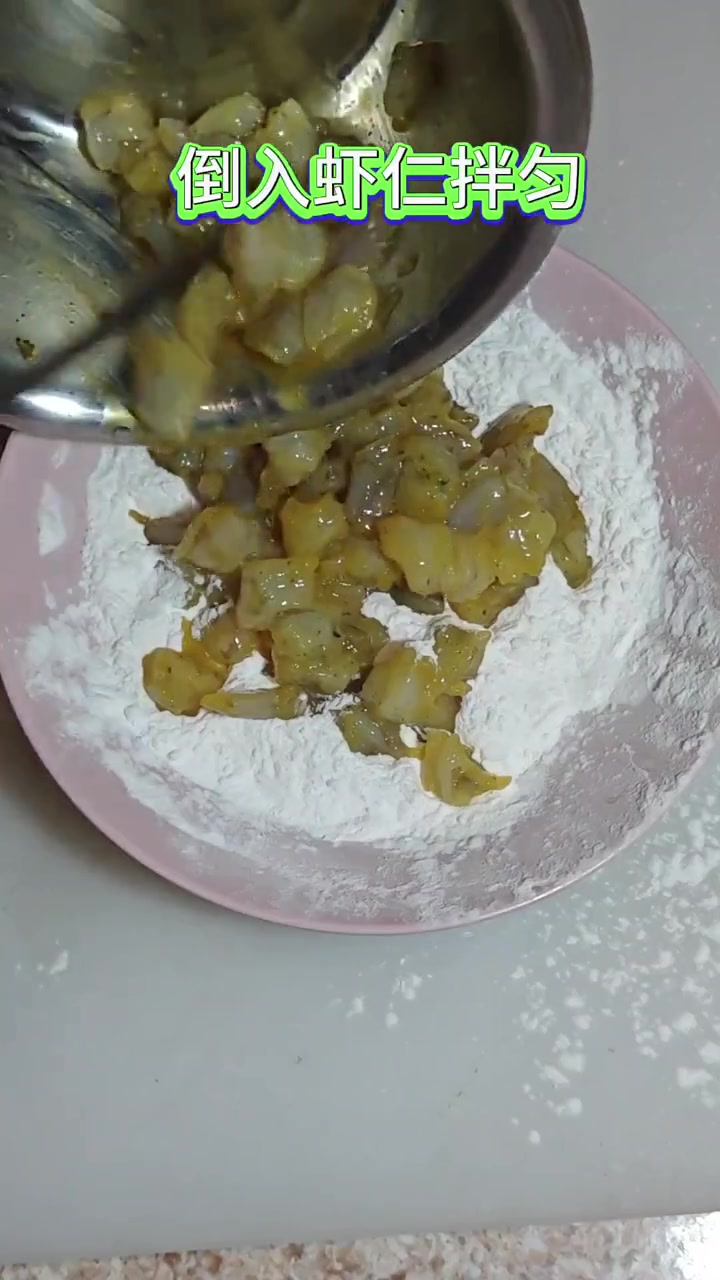 樱桃虾仁这道菜酸酸甜甜,大人孩子都喜欢吃。做法不难建议收藏