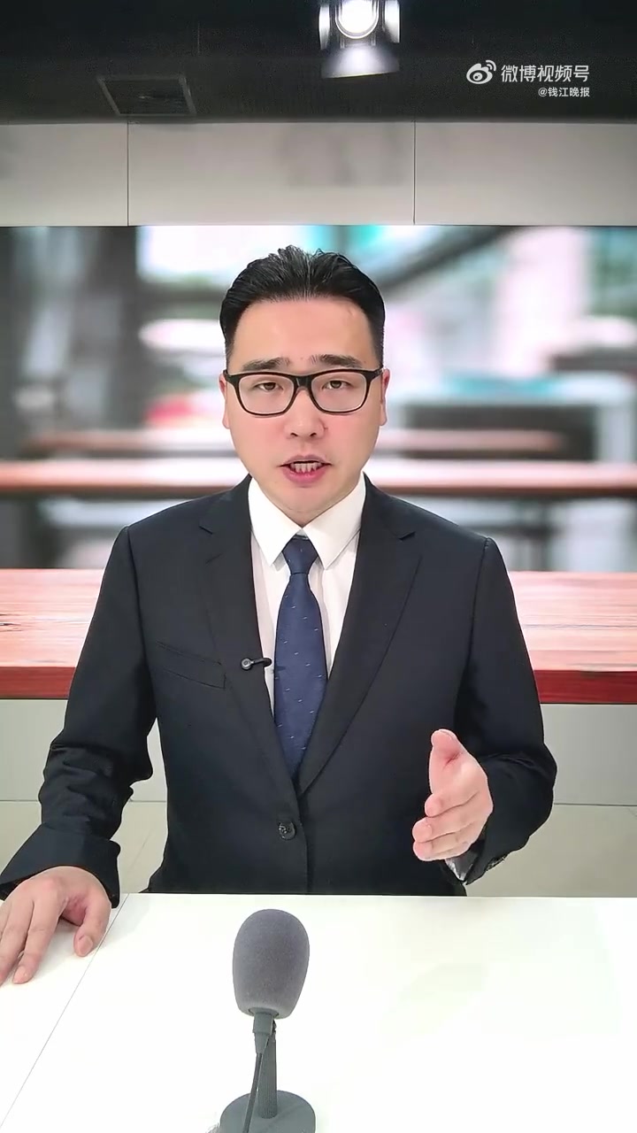 北大 “韦神”已经涨粉超250万,网友更关心的他的牙怎么了。亲属表示他患有牙周炎已经在治疗