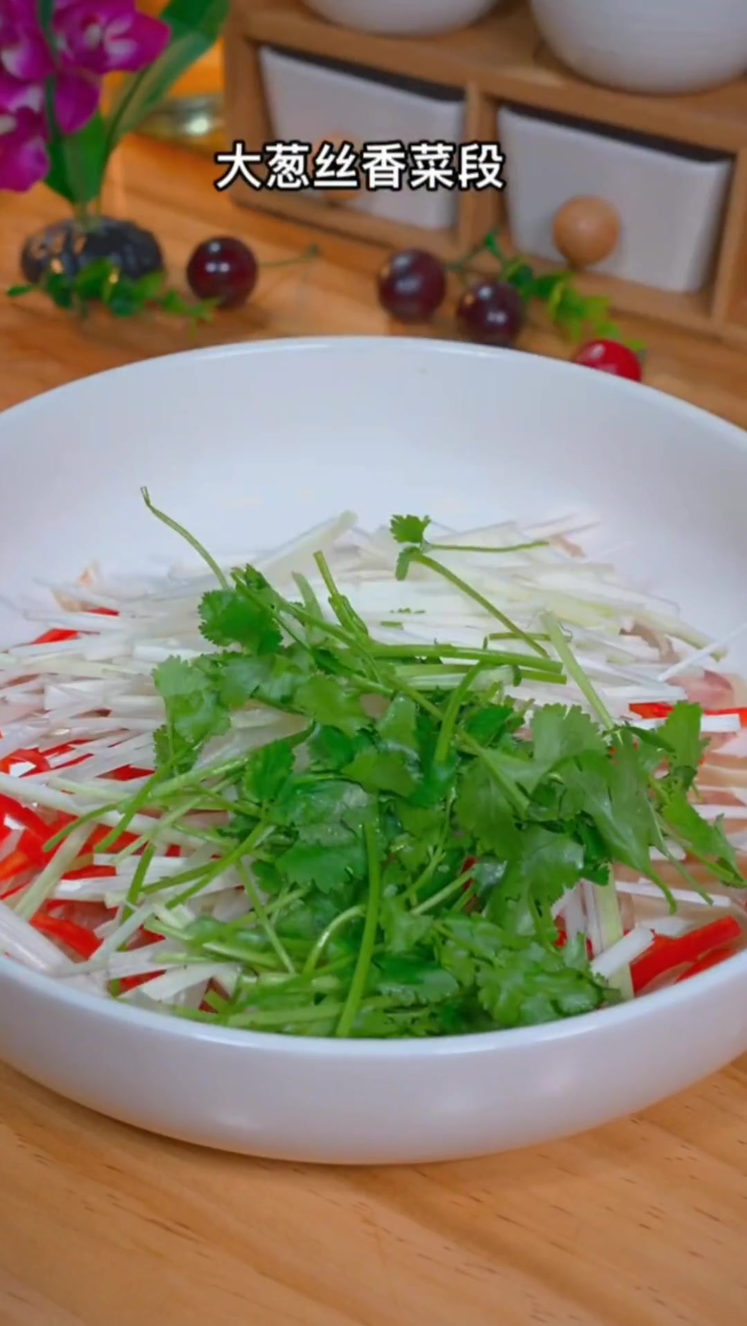 年夜饭凉拌耳丝教程,香辣过瘾,寓意来年事事顺!