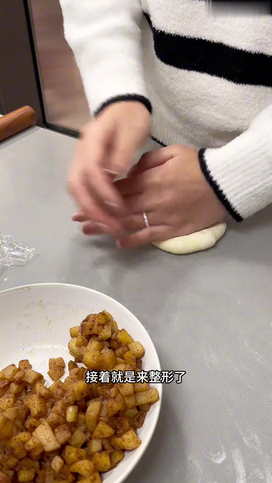 谁还没有试过香香软软的焦糖苹果面包我真的会伤心