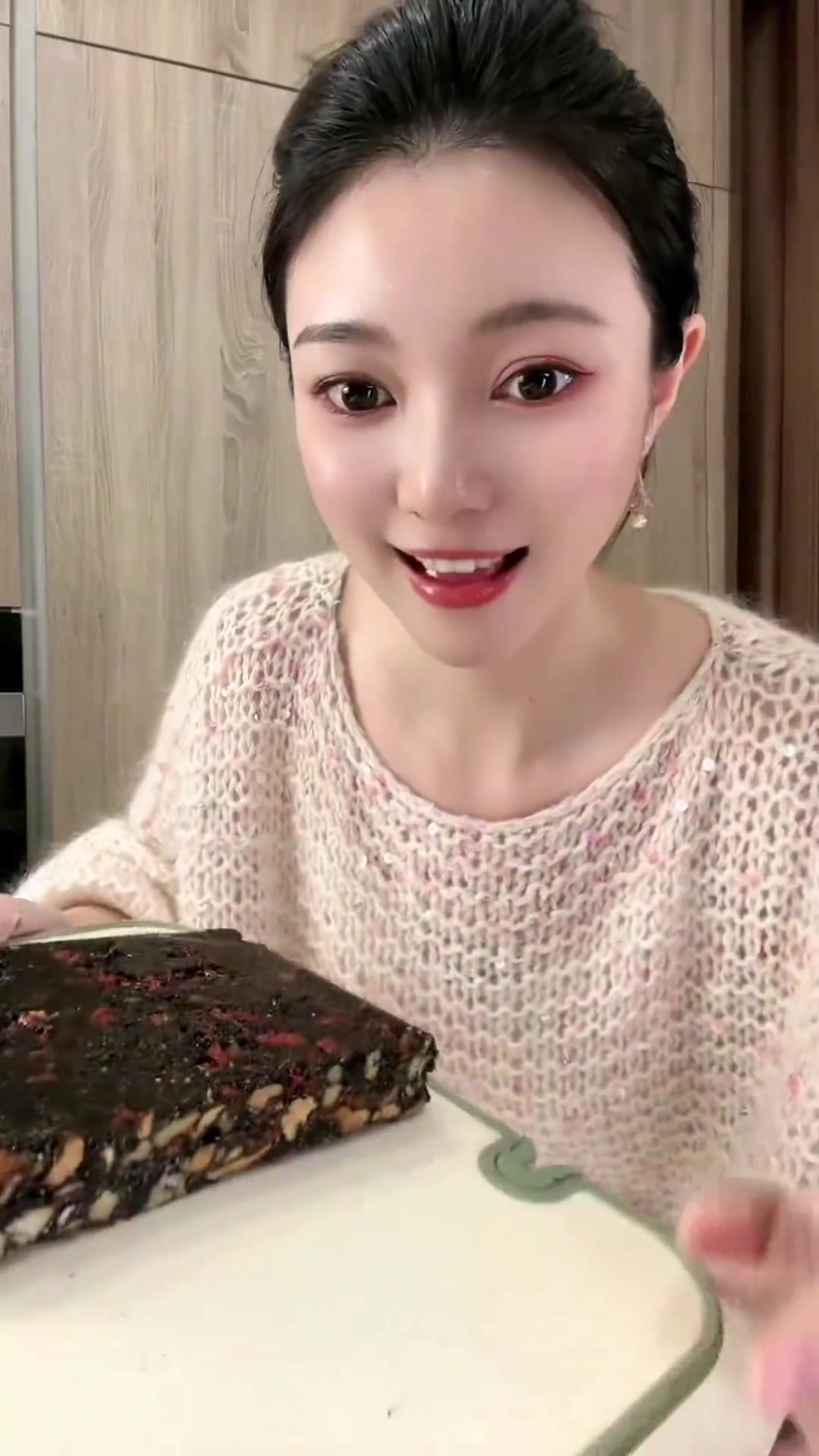 秋冬到了,给生产完的姐姐做好阿胶糕,给爱美的婆婆给送一盒,暖身又暖心