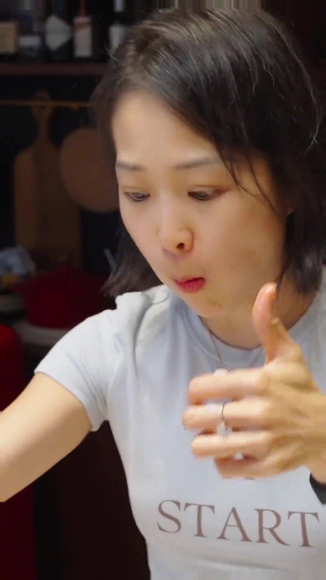 如何把多刺的鲫鱼变成香滑软嫩的无骨鲫鱼?妈妈再也不用担心我吃鱼卡刺了!