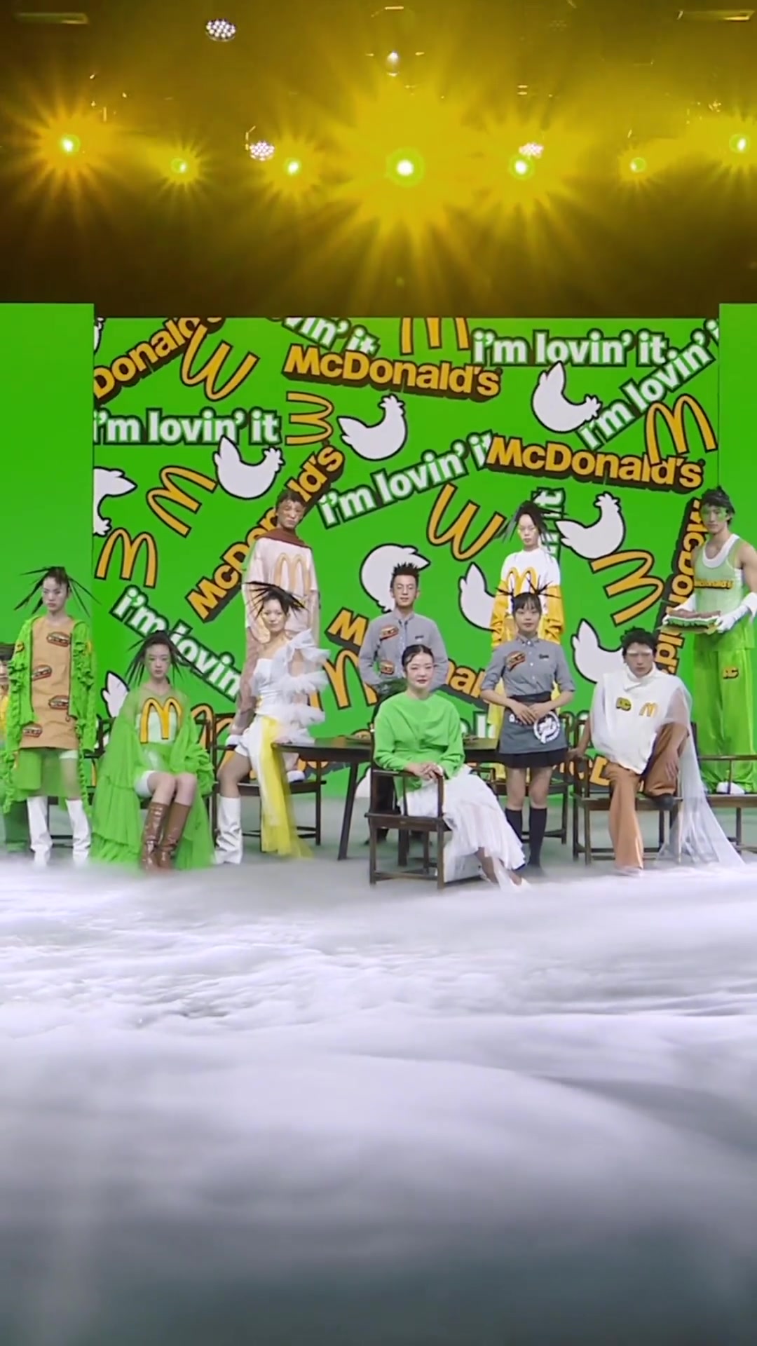 时尚大秀启幕：国民汉堡—板烧鸡腿堡，演绎中国风韵味，快来看秀儿