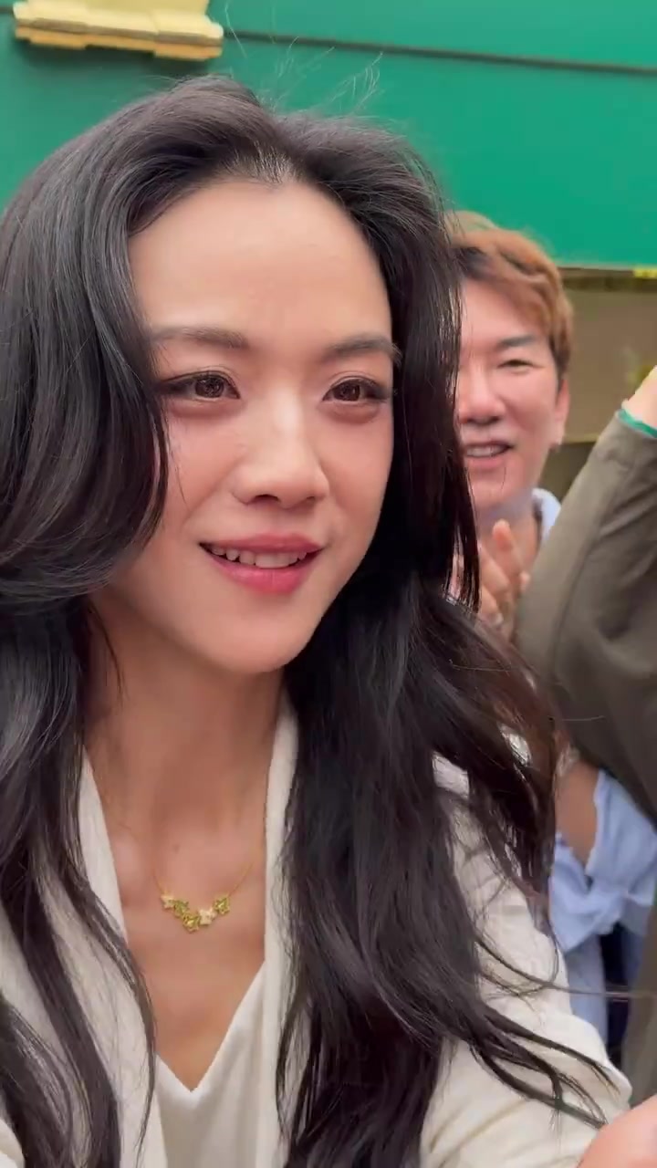 女神汤唯太宠粉了!