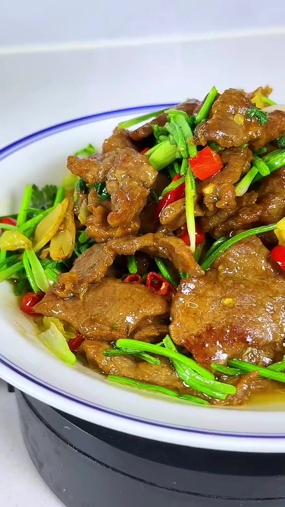 教你在家做出饭店的小炒牛肉，又香又嫩特别下饭且做法简单