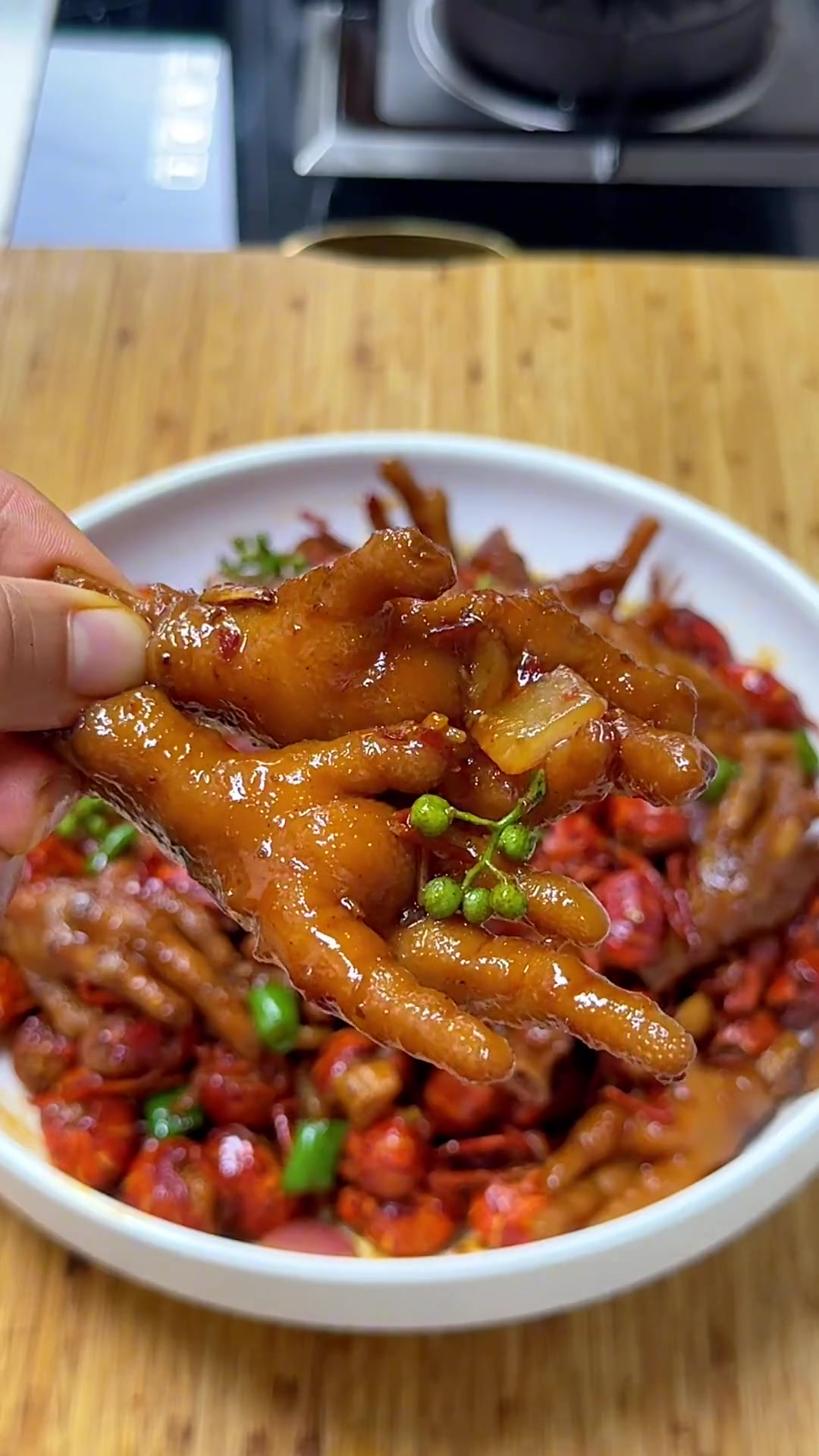妈呀小龙虾烧鸡爪真的是太美味了