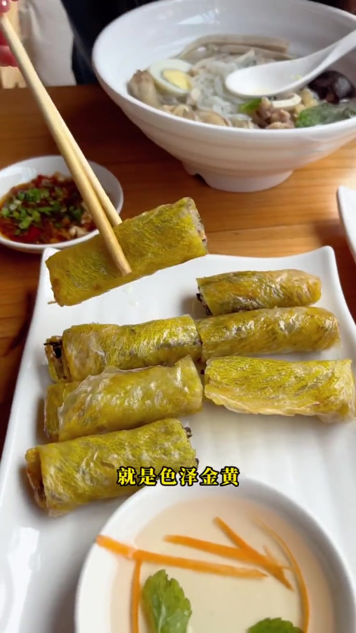 今天去整个越南鸡肉粉试一试!有越南鸡肉粉,还有越南春卷!