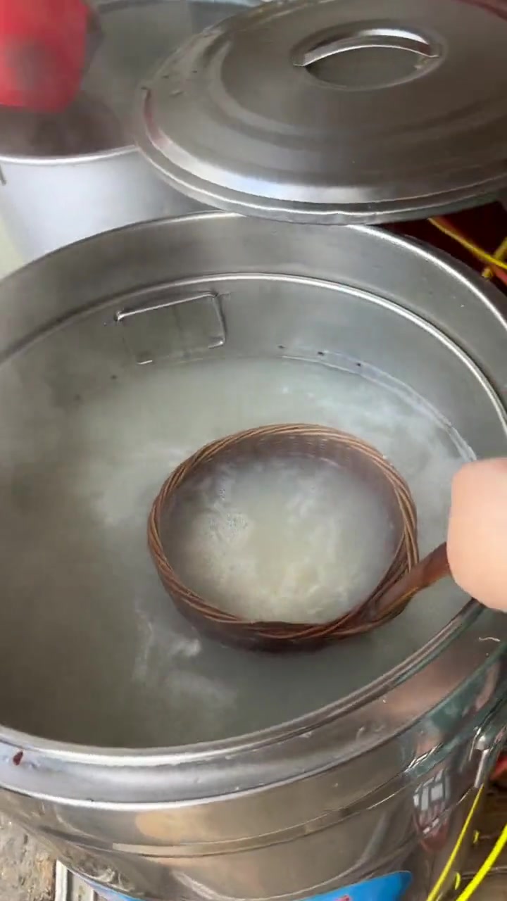 老外到闽东了,宁德的牛肉丸颠覆老外的认知!讲闽南话的老外