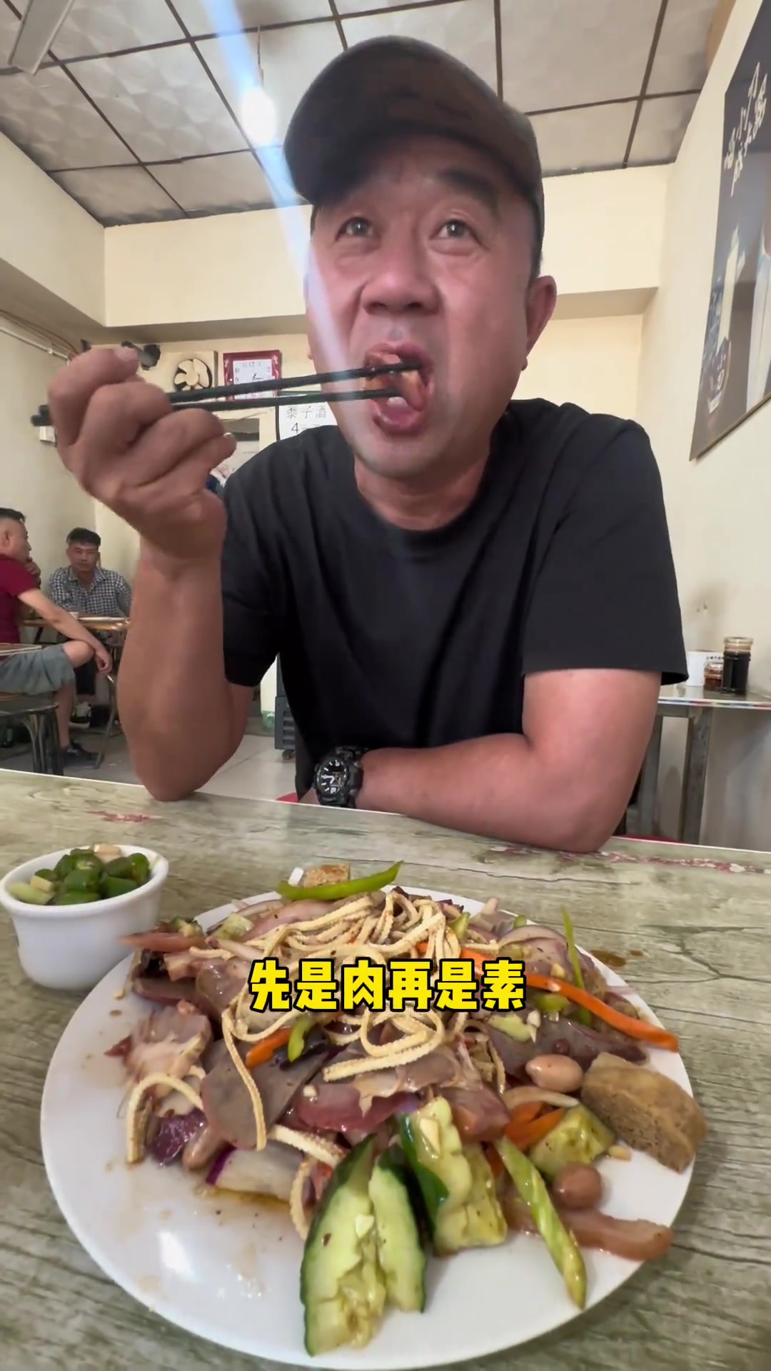 来碗腌肉面,肉素拼,又吃撑了