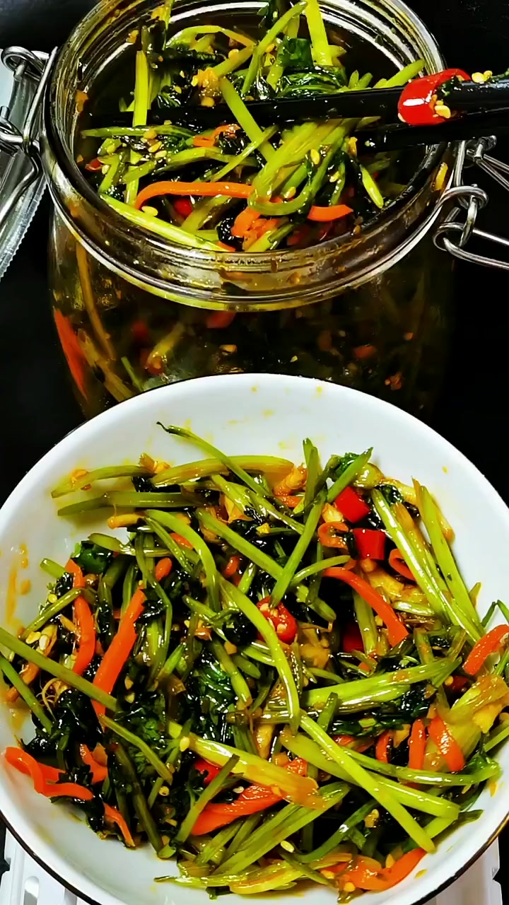 香菜大量上市时,教你腌制好吃又方便储存的香菜!