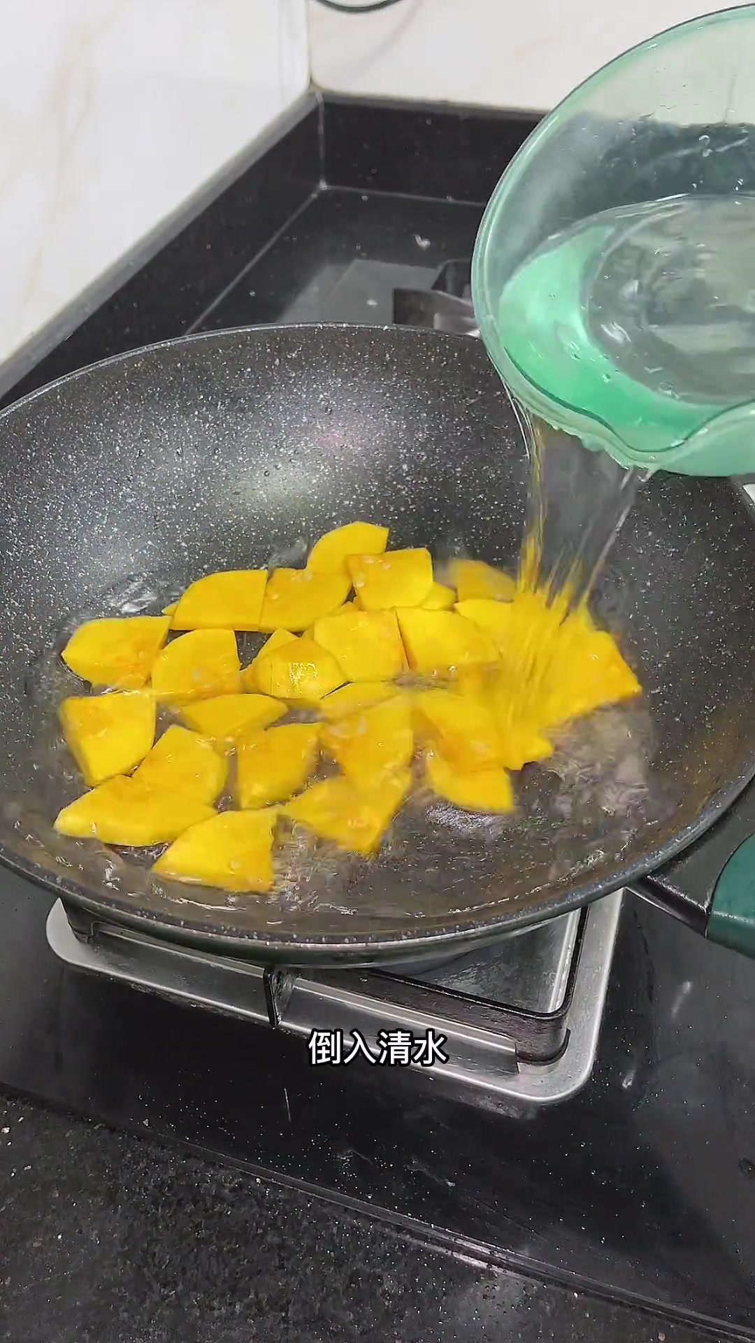 姐妹们,试试这样做鸡蛋胶鱼胶,软软糯糯不腥,好吃!