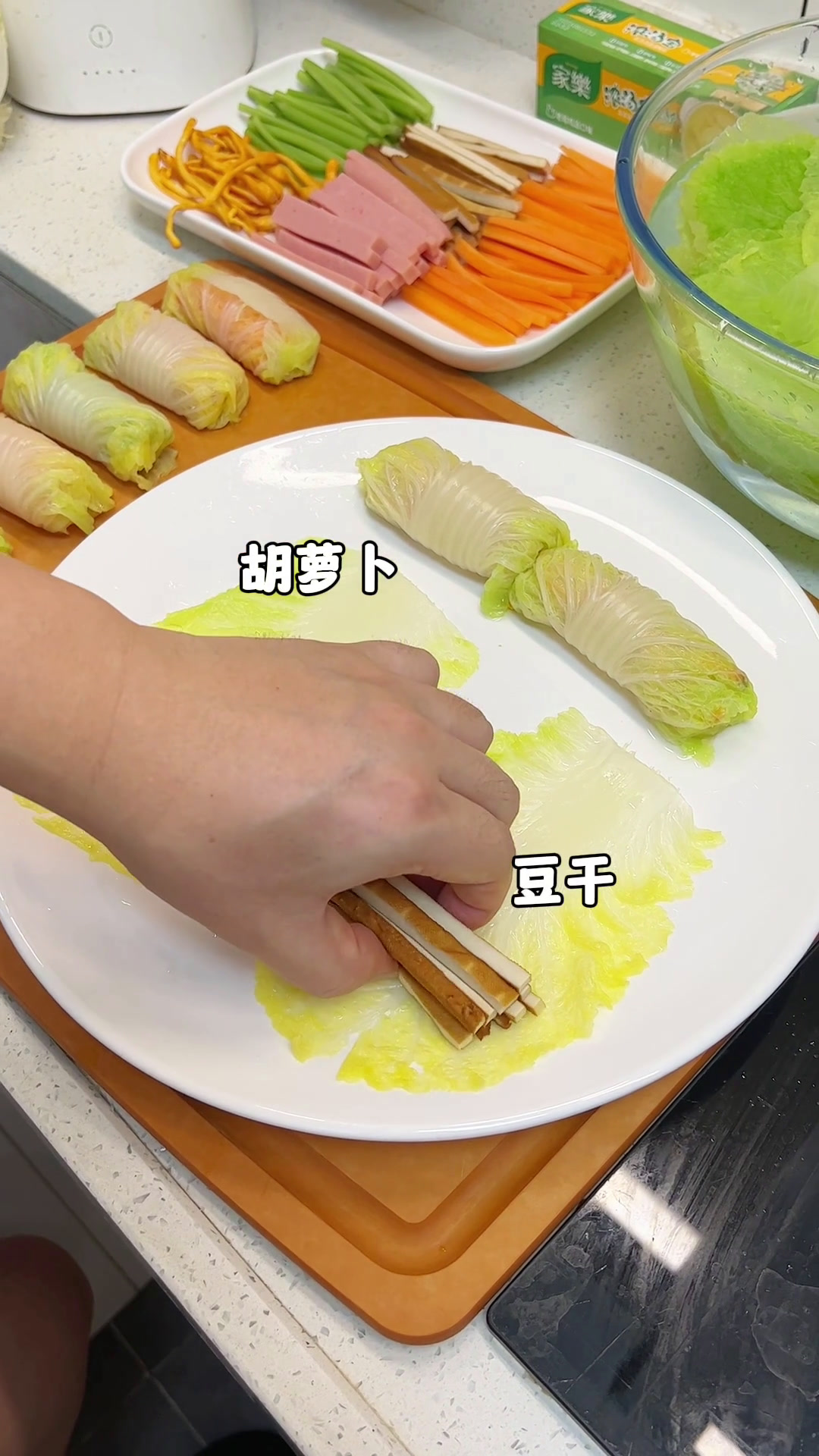 在家能吃上老公做的暖白菜卷火锅,清爽好吃