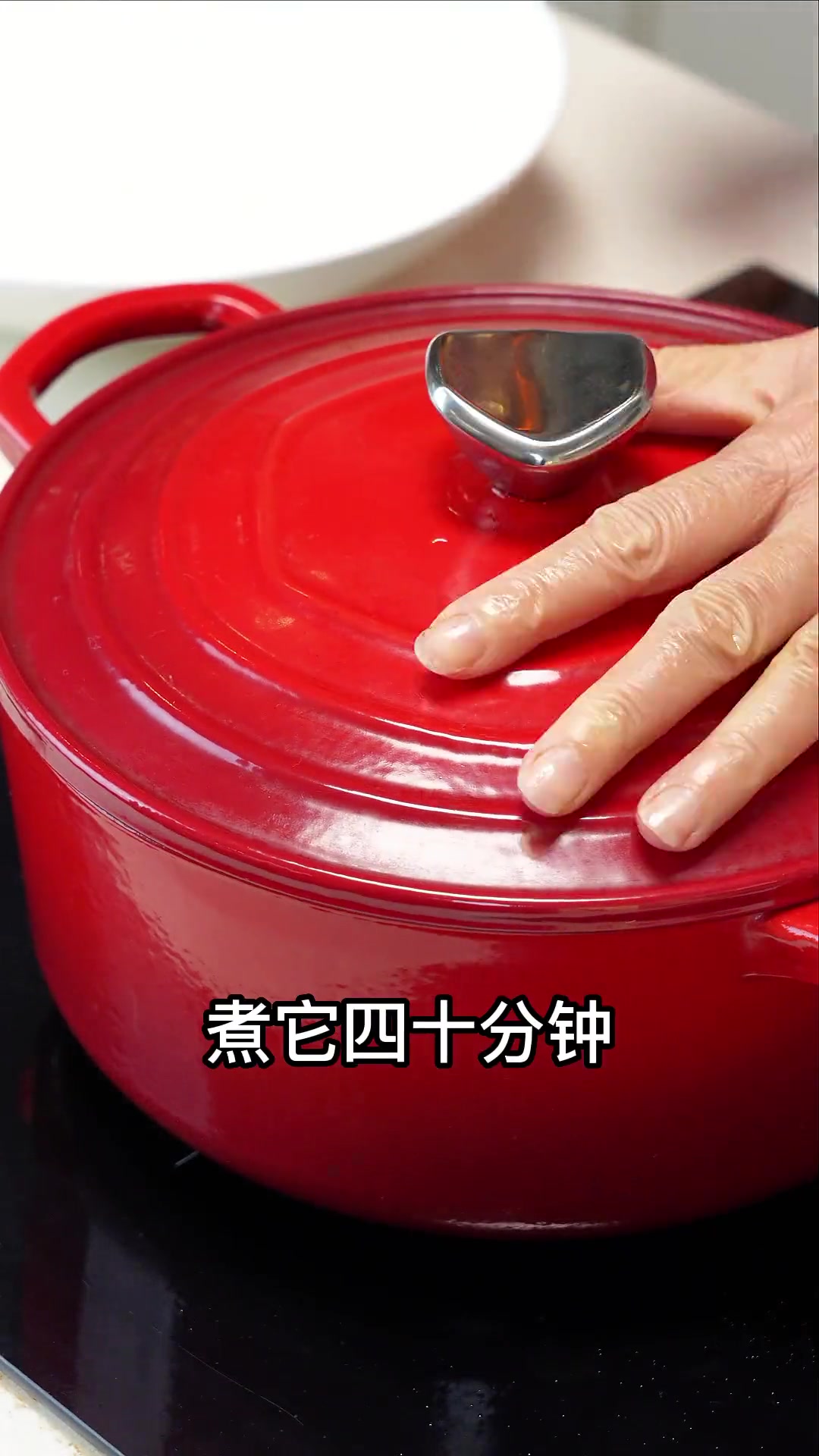 广东春天湿气重,总是打瞌睡睡不够的朋友,茅根土茯苓鲫鱼汤喝完,包你喝完精神饱满!