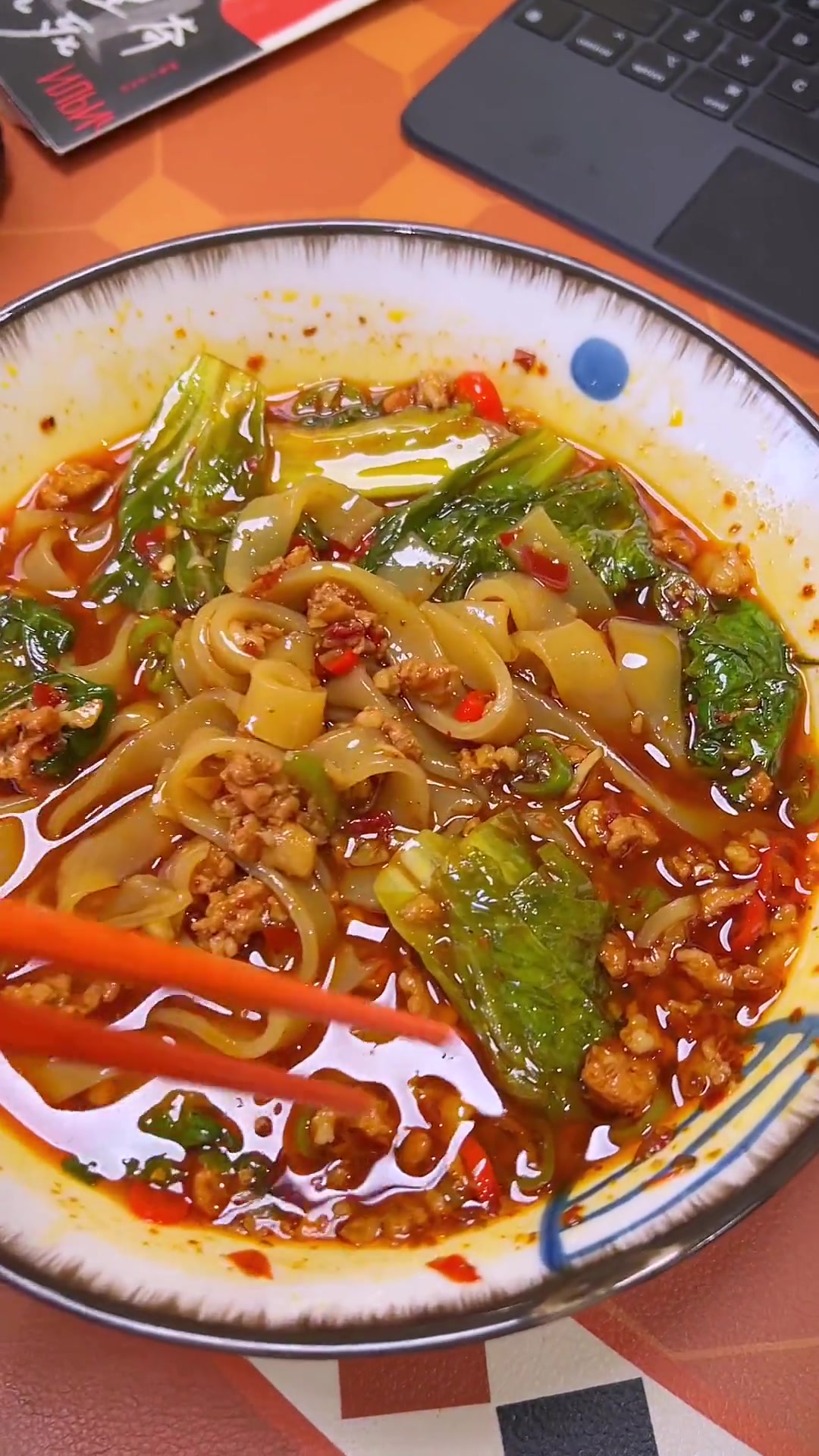 酸辣汤粉儿，给自己香迷糊了，河粉真是怎么做都好吃