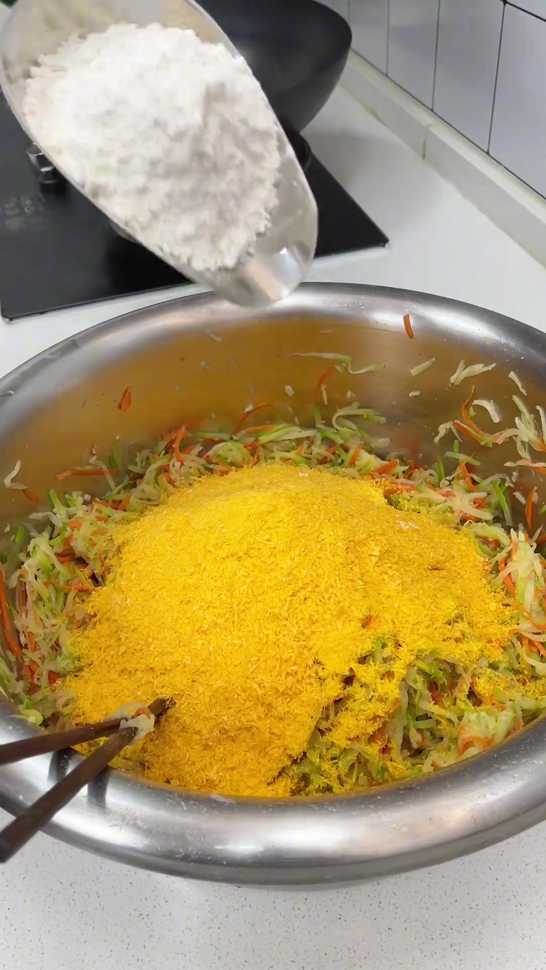 冬吃萝卜夏吃姜,今天给大家分享一下素炸萝卜丸子的做法,外酥里嫩