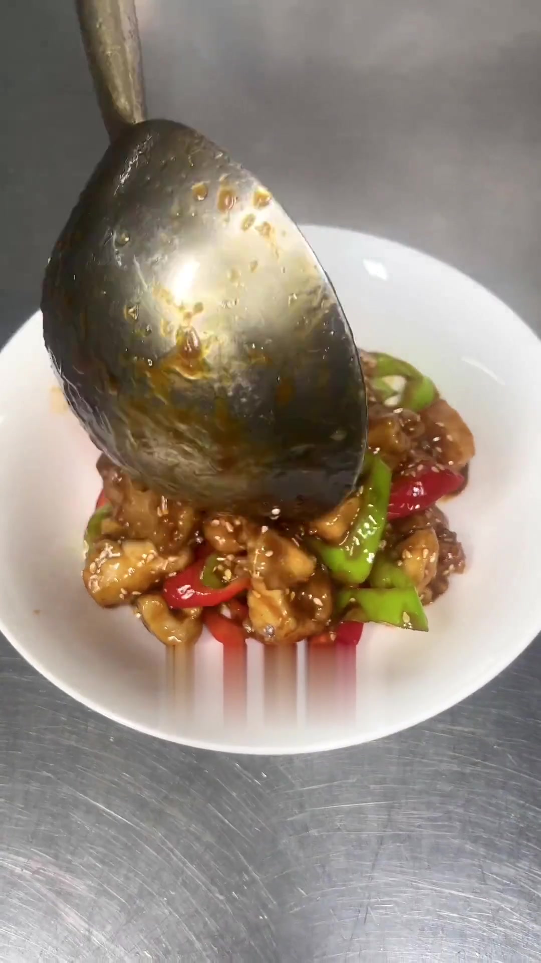 香辣鸡腿肉教程!去骨切块,简单几步轻松搞定!