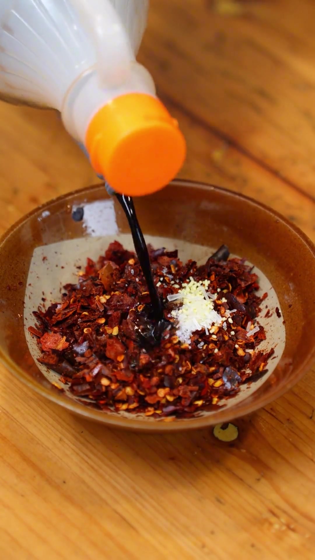 今天吃个腊肉豆米火锅,这道菜也是我们当地有名的一道菜!