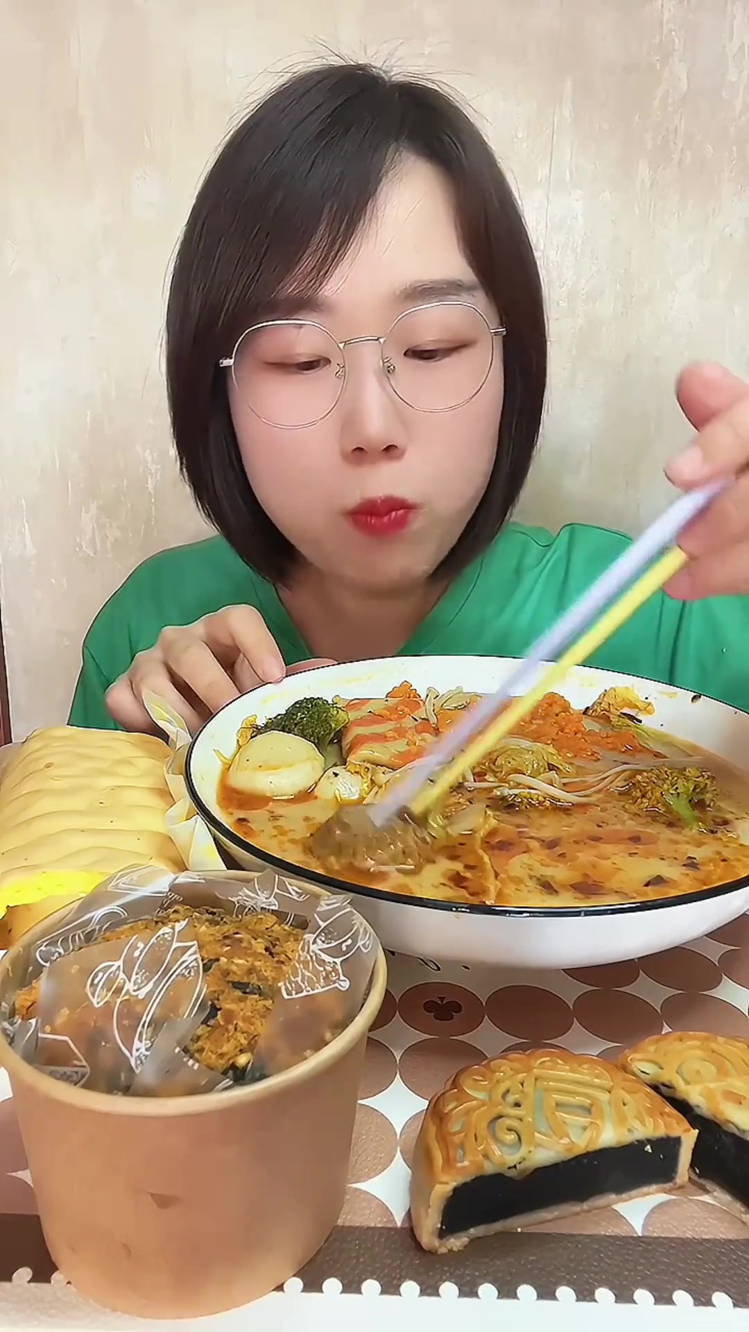 麻辣烫,菜品丰富,饱了满足