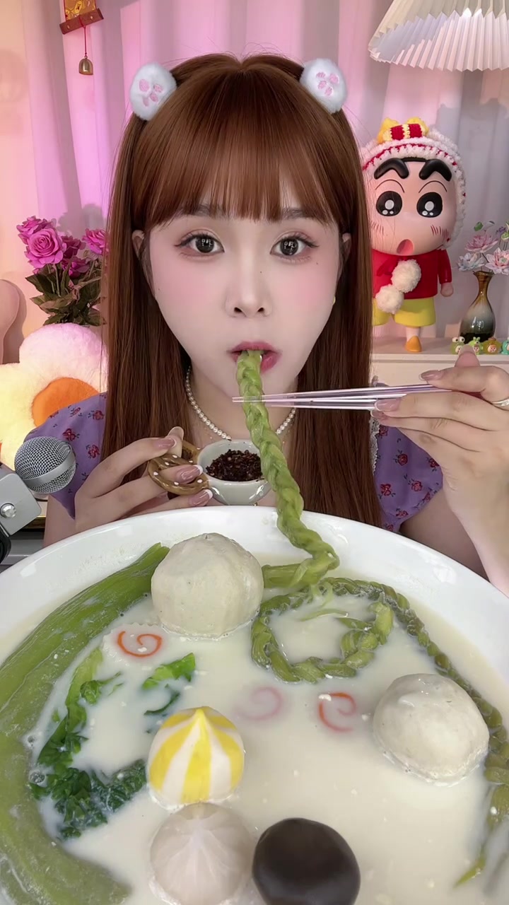 今日份养生局，鱼丸汤与丝瓜的美味搭配