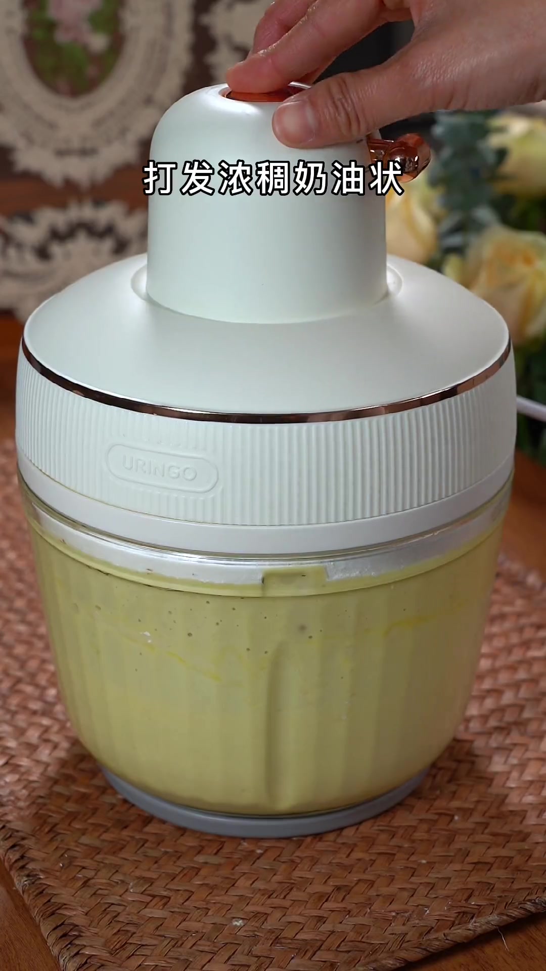 女儿想吃纸杯蛋糕，6个鸡蛋在家做，蓬松好吃还简单！