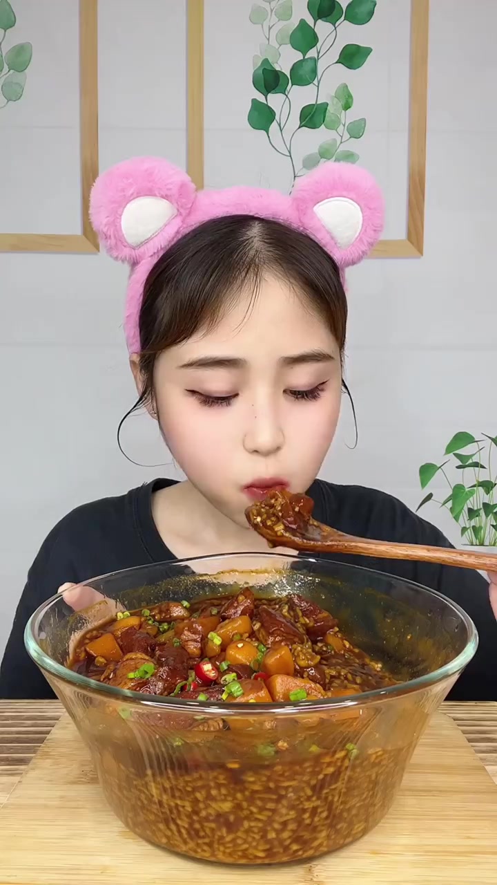 红烧肉炖土豆盖浇饭