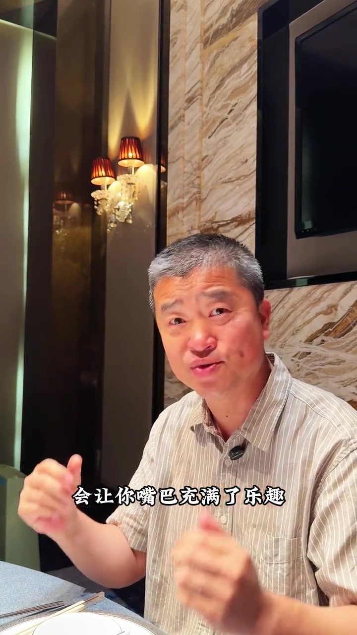 在市中心终于找到一家把本帮菜做出新花样的餐厅,据说装修花了上千万,免费代客泊车这点做的很好