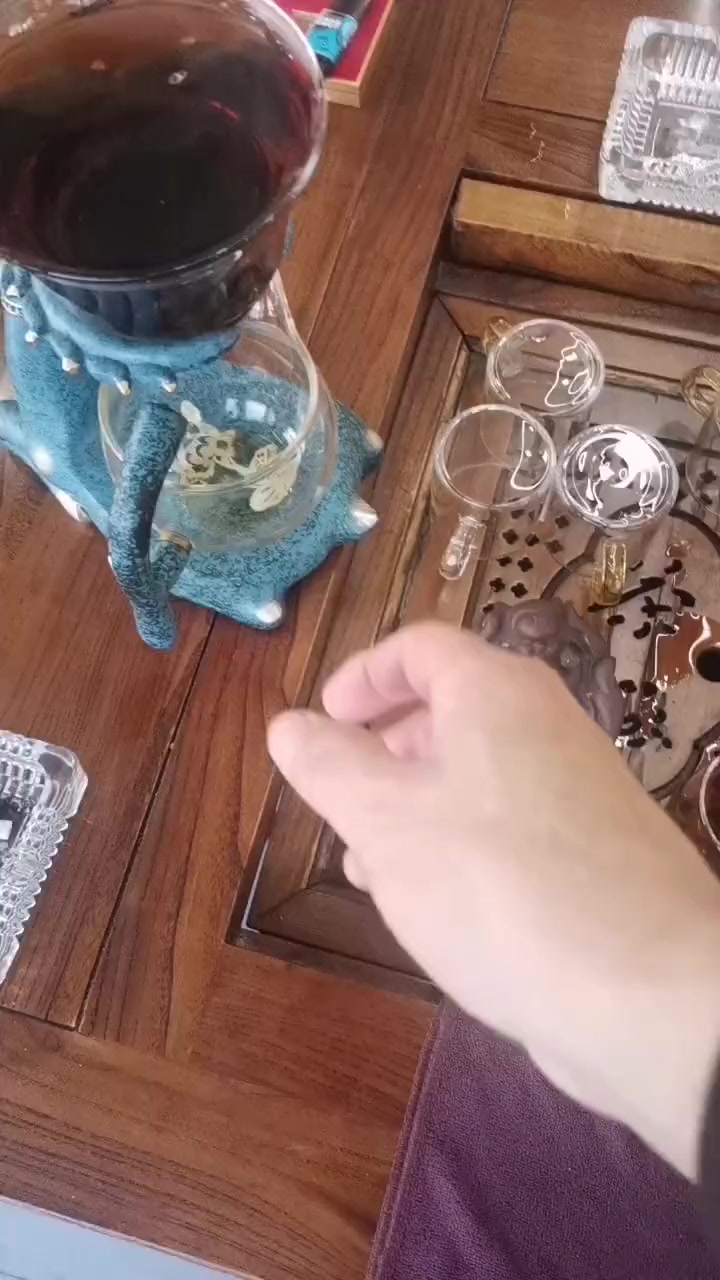 兄弟不必多言，一见如故，一见如初，共进晚餐，共度欢乐时光！祝大家心情愉快！