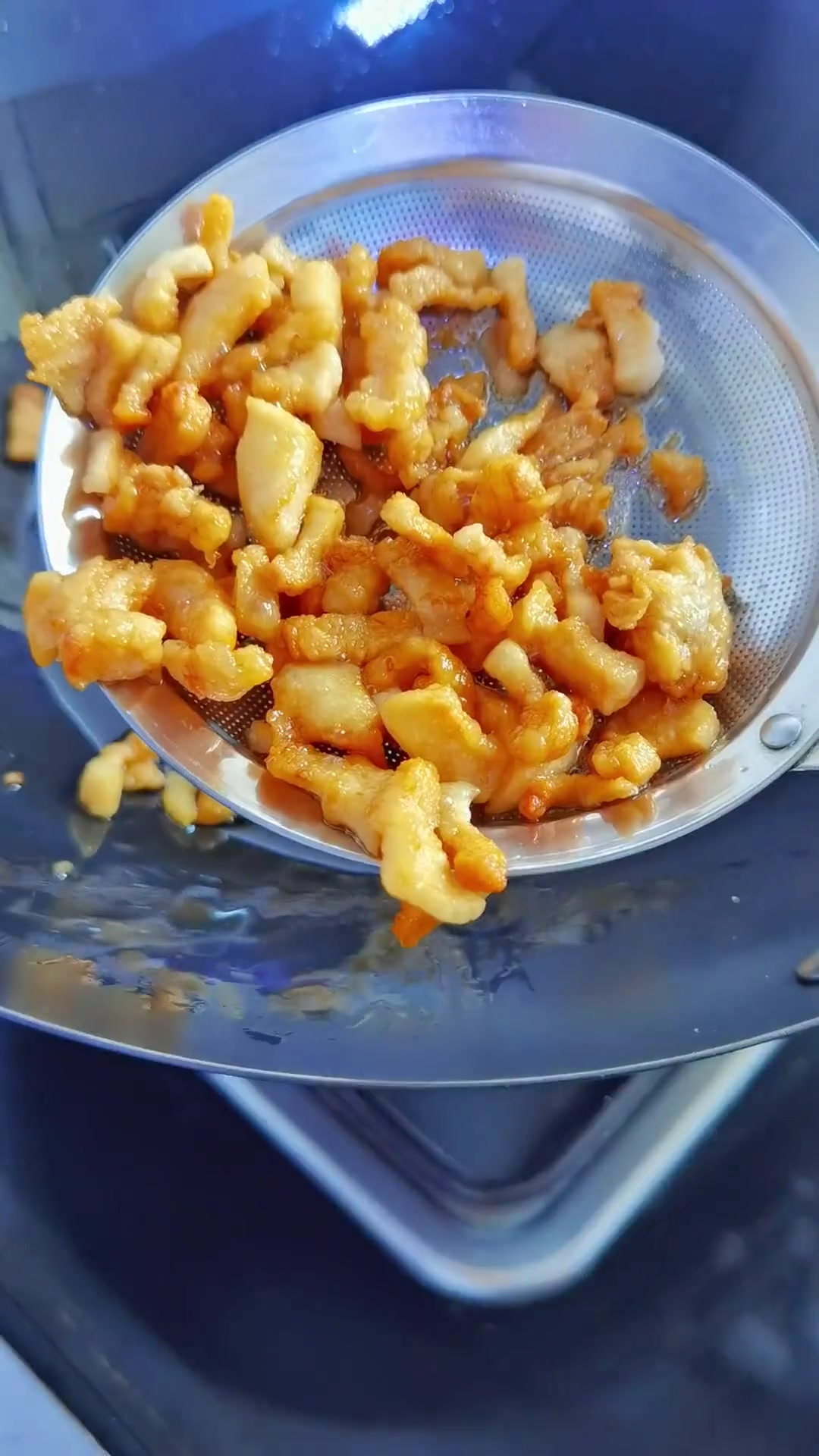今天做了东北特色,玉米面酸菜篓子,赶紧整吧,香蒙圈啦,满满的小时候味道